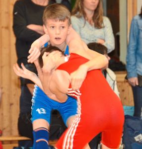 Tobias Neumaier (Nr. 13) vom KSV Hofstetten wurde mit der Silbermedaille  belohnt. Foto: Bauer Foto: Schwarzwälder Bote