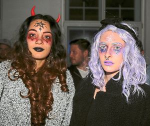 Schaurig-schön präsentierten sich viele Besucher der Halloweenparty im Nagolder Jugendhaus Youz. Foto: Priestersbach Foto: Schwarzwälder-Bote