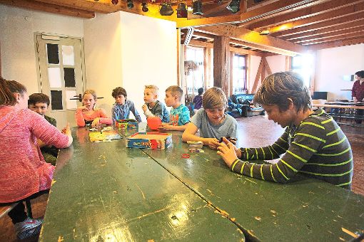 Die Kinder nutzen das Ferienprogramm im Jugendhaus. Da gibt es vielerlei Spiel- und Bastelangebote. Foto: Reutter Foto: Schwarzwälder-Bote