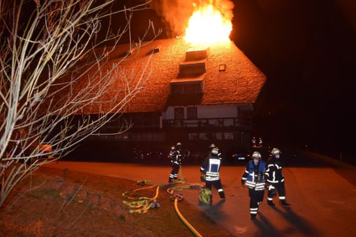 Der Dachstuhl stand in Flammen.  Foto: Kamera24