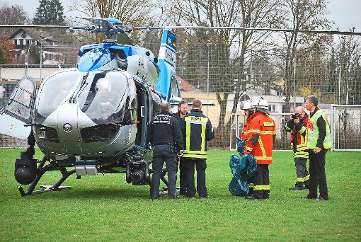Proben der ominösen Substanz wurden per Hubschrauber zum Landeskriminalamt nach Stuttgart geflogen. Foto: Bernklau