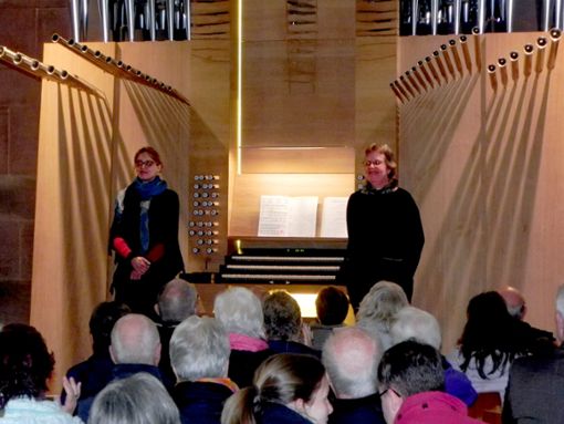 Carmen Jauch (links) und Beate Vöhringer gaben zum Beginn des  Orgelfrühlings ein Konzert auf hohem Niveau.  Foto: Haubold Foto: Schwarzwälder Bote