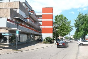 Die Jahnstraße mit den Betongebäuden: Sie sollen wieder neuen Glanz erhalten.  Foto: Hauser Foto: Schwarzwälder-Bote