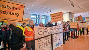 Im  Stuttgarter Rathauses gibt es lautstarken Protest der Bürgerbewegung gegen die Gäubahn-Kappung. Foto: Lück
