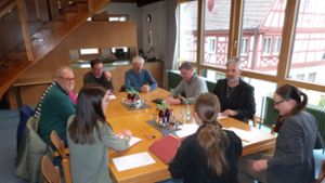 Der Gemeindewahlausschuss unter dem Vorsitz von Timo Müller (rechts am Tisch) stellte im Bürgerhaus die Weichen für die Kommunalwahlen in der Stadt Haigerloch im Juni. Foto: Kost