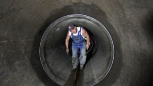 Mann versteckt sich 30 Stunden  in Abwasserkanal vor Polizei