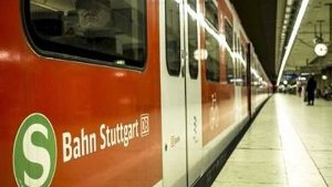 Dreijähriger fällt zwischen S-Bahn und Bahnsteig