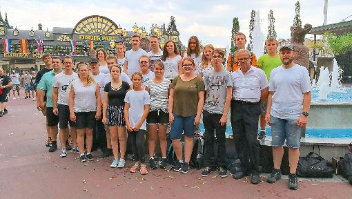 Auftrittserfahrung gesammelt und eine gute Zeit erlebt haben die jungen Musiker aus Geislingen und Rosenfeld im Europa-Park Rust. Foto: Huonker Foto: Schwarzwälder-Bote