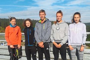 Die fünf Athleten des WSV Schömberg freuen sich über ihre guten Ergebnisse. Foto: Bauer Foto: Schwarzwälder Bote