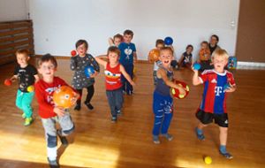 Die  Mini-Ballschule der Sportfreunde Neukirch bietet  Breitensport, der Spaß macht. Foto: Heimpel Foto: Schwarzwälder Bote