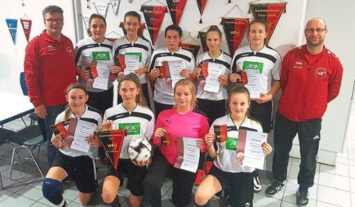 Die B-Juniorinnen der SpVgg Aldingen sicherten sich durch einen 2:0-Endspielsieg gegen die SG Tuningen den Futsal-Bezirksmeistertitel. Foto: Peiker