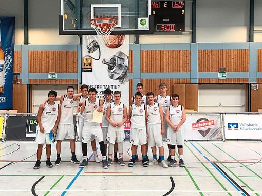 So sehen Sieger aus: Die  U16-Basketballer ließen   im Endspiel des Final-Four-Turniers nichts anbrennen. Foto: Rupcic Foto: Schwarzwälder Bote