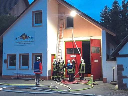 Der DRK-Ortsverein Wittlensweiler und die Feuerwehr haben gemeinsam den Ernstfall geprobt. Foto: DRK Foto: Schwarzwälder Bote