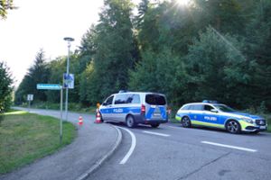 Die Landesstraße 340 ist zwischen Dobel und Bad Herrenalb wegen Ermittlungen derzeit voll gesperrt. Foto: Sabine Zoller
