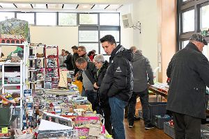 Ein  umfassendes Angebot für Liebhaber und Sammler hat es bei der Modellbörse im Bürgerhaus in Dautmergen gegeben.  Foto: Wahl Foto: Schwarzwälder-Bote