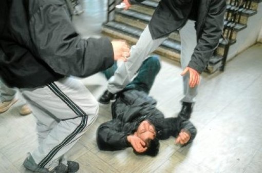 Am Freitagabend ist ein 36-Jähriger vor einem Lebensmittelgeschäft in der Straße Am Kriegsdamm in Rottweil verprügelt worden. (Symbolfoto) Foto: sb