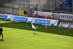 Keine Chance für TSG-Keeper Marcel Binanzer. Foto: Nölke