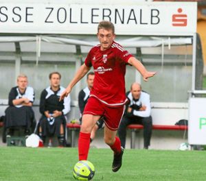 Daniel Holzmann bereitete das 1:2 von Edgar Huber vor. Am Ende unterlag der TSV Straßberg aber mit 1:3.  Foto: Kara