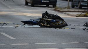 Motorradfahrer bei Unfall schwer verletzt