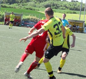 Die A-Junioren des SV Zimmern (gelbe Trikots) feierten einen gelungenen Saisonauftakt in der Verbandsstaffel Süd und schlugen den FC Wangen mit 4:0. Foto: Peiker Foto: Schwarzwälder Bote