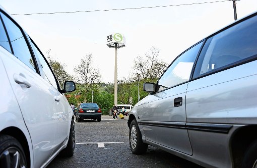 Das Umsteigen ist das große Ziel der Politik – doch oft sind die nötigen Parkplätze nicht vorhanden Foto: Michele Danze