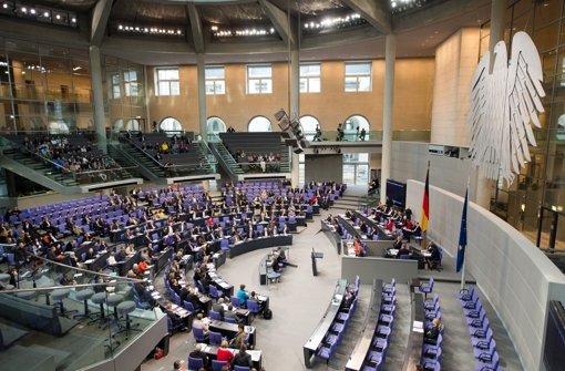 Soll der Bundestag künftig für fünf statt vier Jahre gewählt werden? Bundestagspräsident Norbert Lammert hat vorgeschlagen, die Wahlperiode zu verlängern. Foto: dpa