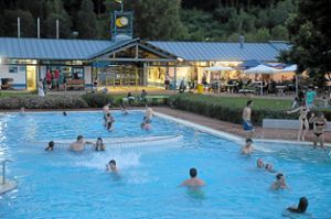 Heute findet im Freibad in Oberndorf ein Vollmond-Schwimmen statt. Archivfoto: Sikeler Foto: Schwarzwälder Bote