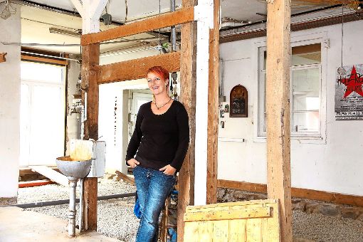 Sabrina Langenbach öffnet die einstige Schreinerei Fecker in Steinhofen für ihren Novembermarkt und ein Konzert. Foto: Wahl Foto: Schwarzwälder-Bote
