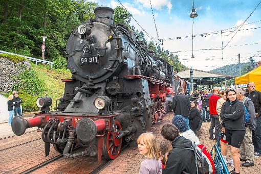 Mit einem bunten Fest feiert Bad Herrenalb jedes Jahr die seit 1898 bestehenden Bahnverbindung.   Foto: Touristik Bad Herrenalb/Jan Bürgermeister Foto: Schwarzwälder-Bote