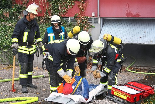 Auch die Atemschutztechnik ist beim Übungstag der Schömberger Feuerwehr auf dem Programm gestanden.  Foto: Müller Foto: Schwarzwälder-Bote