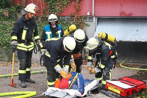 Auch die Atemschutztechnik ist beim Übungstag der Schömberger Feuerwehr auf dem Programm gestanden.  Foto: Müller Foto: Schwarzwälder-Bote