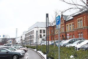 Eine Stahlkonstruktion soll auf den Parkplätzen in der Balinger Traubenstraße erstellt werden, um so mehr Stellflächen ausweisen zu können. Foto: Wagener