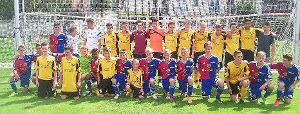 Die U15 des SV Zimmern gelbe Trikots) unterlag erst im Finale dem Nachwuchs des FC Basel (blau-rote Trikots) mit 1:2. Beim stark besetzten Turnier des SC Freiburg waren zahlreiche Nachwuchsteams etablierter Vereine vertreten.  Foto: Peiker