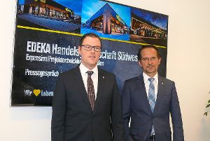 Frank Meng (links) und Wolfgang Seiler gehen davon aus, dass Edeka Auf Gehrn kein weiterer Konkurrent entsteht.    Foto: Hauser