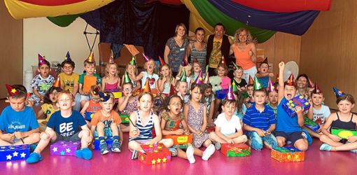 Die Kinder vom Kinderhaus im Himmelreich lernen Zaubertricks.  Foto: Kindergarten Foto: Schwarzwälder Bote