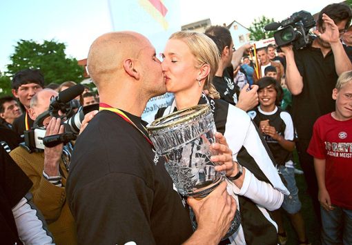 Mario Ketterer machte 2009 nach dem Pokalsieg seiner Simone einen Heiratsantrag.  Foto: Archiv