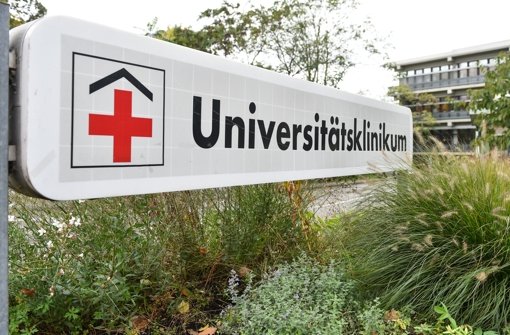Eine Einfahrt zum zum Universitätsklinikum Mannheim. Fast täglich gibt es neue Vorwürfe gegen das Krankenhaus. Foto: dpa