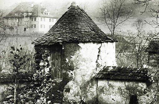 Das Türmchen und die Kirche beim Stauffenberg-Schloss waren nur zwei von zahllosen Gebäuden, die das Erdbeben 1911 beschädigt hat.  Foto: Archiv Melle