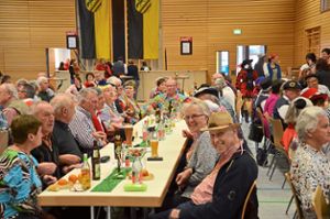 Beim Rentnerball, zu dem die Hagen-Henker-Zunft eingeladen hatte, herrscht gute Stimmung.  Foto: Wagner Foto: Schwarzwälder Bote