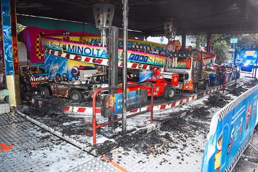 Den Sachschaden am abgebrannten Kinderkarussell auf der Mini-Mess beziffert die Polizei auf 100 000 Euro. Foto: Myroshnichenko