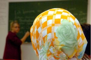 Deutsch lernen wird schwieriger: Von den bislang 50 angebotenen Kursen fallen in Stuttgart gut die Hälfte den Kürzungen zum Opfer. Foto: dpa