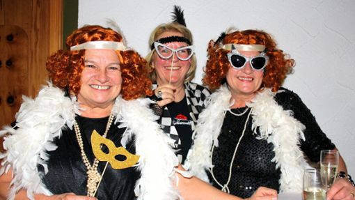 Tolle Stimmung und Kostüme bei der Frauenfasnet (von links): Ingrid Friebe, Claudia Bürer und Annette Hummel. Foto: Dagobert Maier