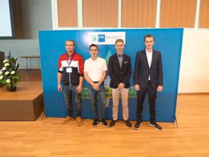 Mika Grießenauer (von links), Tarik Gekle, Johannes Lamparter und Leonard Peek erhielten eine Auszeichnung.  Foto: Homag Foto: Schwarzwälder Bote