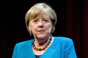 Angela Merkel wird ausgezeichnet. Foto: dpa/Fabian Sommer