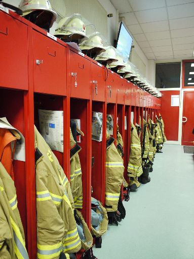Im Feuerwehrgerätehaus Ebingen hat in Zukunft  wieder ein gewähltes Kommandanten-Duo das Sagen.  Foto: Eyrich