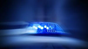 Vorfall in Schramberg: Unbekannter klaut Gegenstände aus Auto und droht mit Waffe