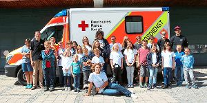 Die Jugendrotkreuz-Gruppe Eutingen und die Jugendfeuerwehr Göttelfingen besuchten in Freudenstadt die Leitstelle und die Rettungswache. Fotos: DRK Foto: Schwarzwälder-Bote