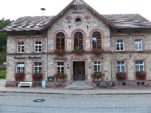 Im ehemaligen Schul- und Rathaus wurde die frühere Zahnarztpraxis als Wohnung für die Flüchtlinge umgebaut.  Foto: Schmid