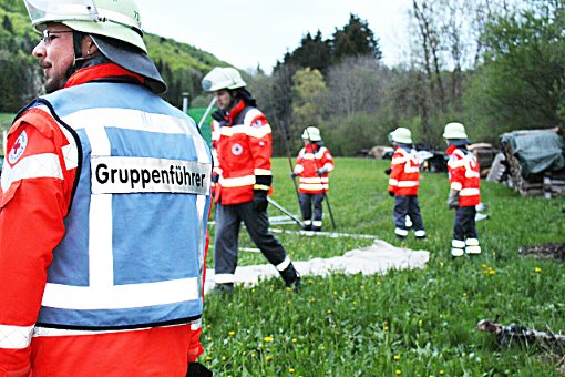 Bestens vorbereitet: Wenn mal wieder ein Hang rutschen sollte, kann das Rote Kreuz sich schnell um Verletzte und Betroffene kümmern. Foto: Dieter Foto: Schwarzwälder-Bote