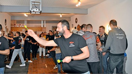 Beim Dart-Turnier des SV Fützen ist höchste Konzentration gefragt, wie hier von Sascha Weber aus Blumberg-Kommingen. Foto: Hans Herrmann